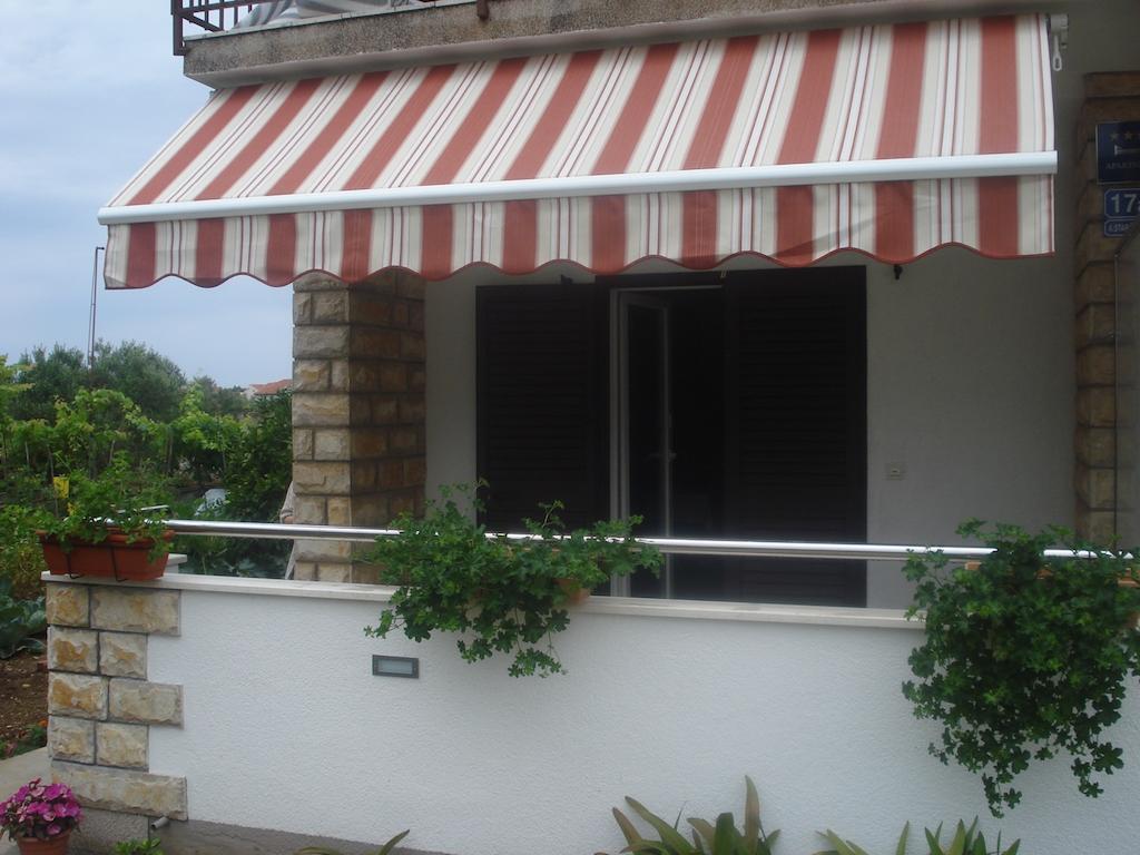 Apartments Dalmacija 罗戈兹尼察 客房 照片