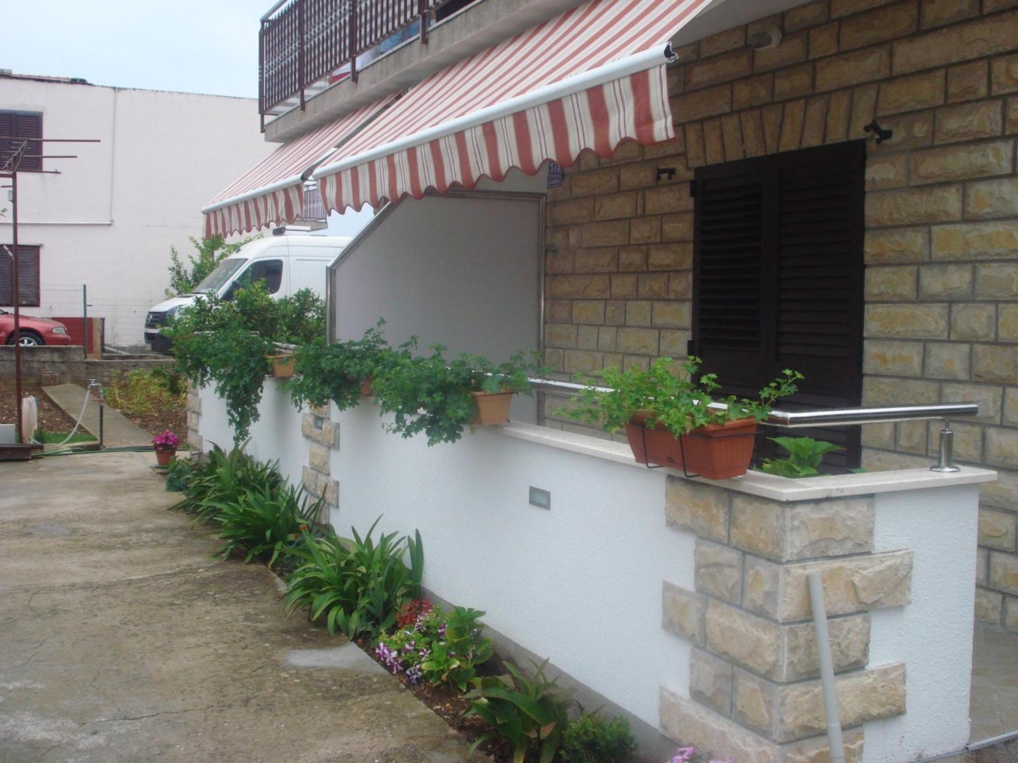 Apartments Dalmacija 罗戈兹尼察 外观 照片