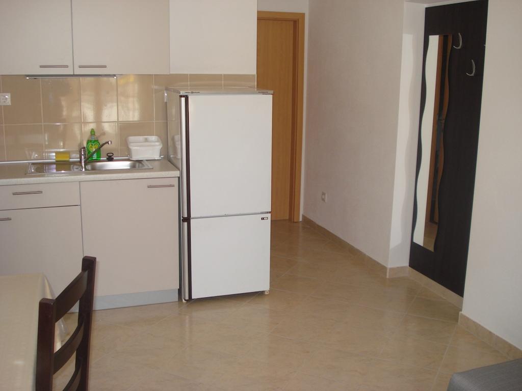 Apartments Dalmacija 罗戈兹尼察 客房 照片