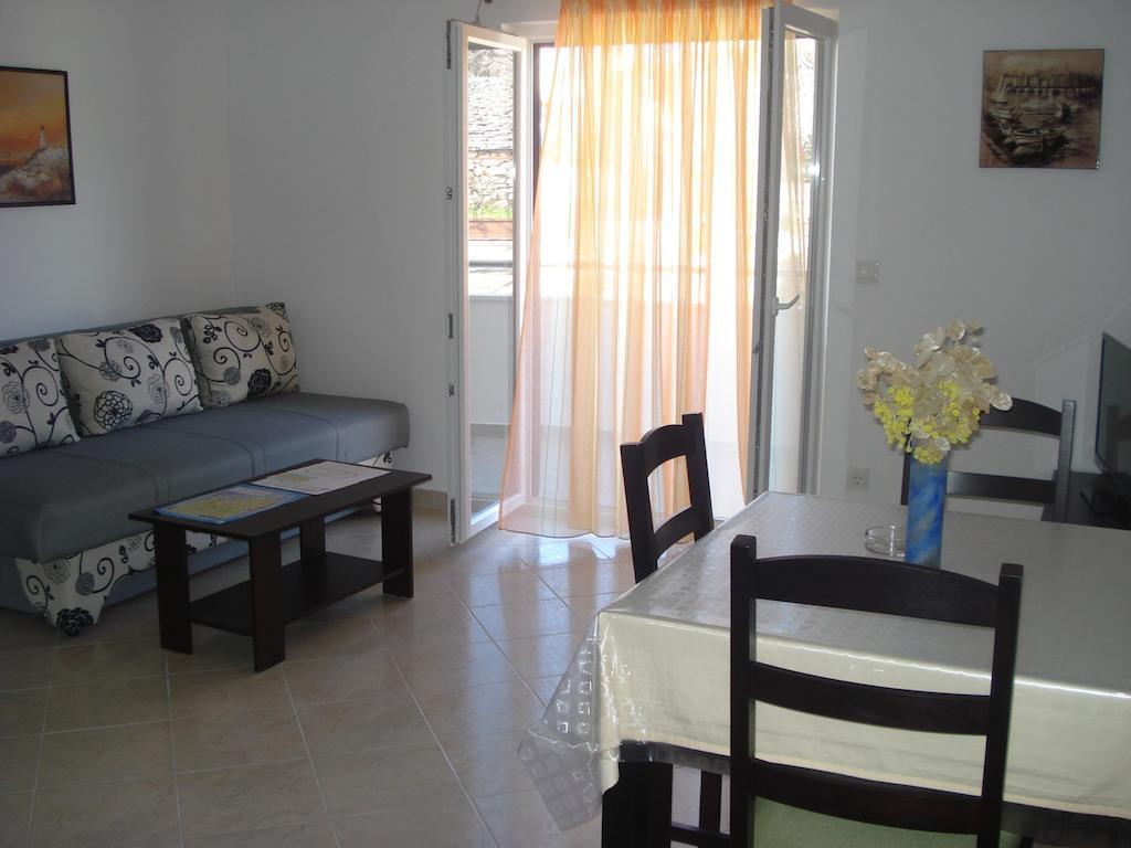 Apartments Dalmacija 罗戈兹尼察 客房 照片