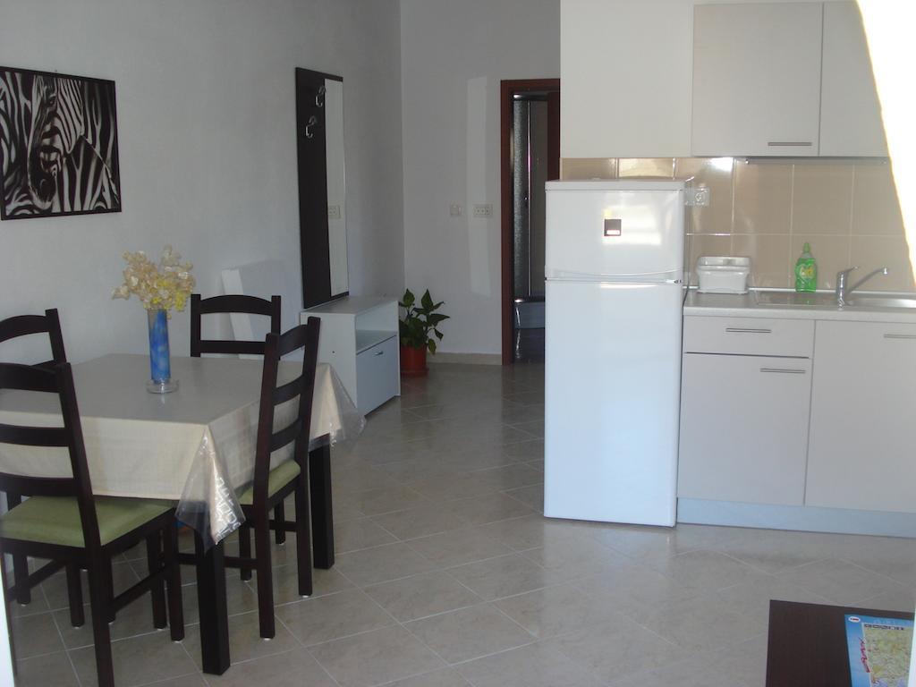 Apartments Dalmacija 罗戈兹尼察 客房 照片